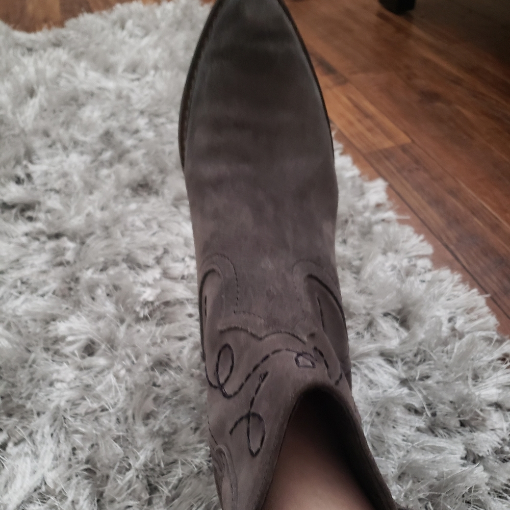 Boots - Picture 2 of 4